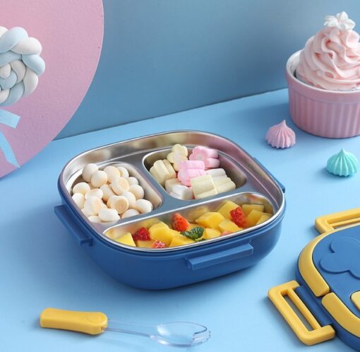 une boite isotherme enfant avec de la nourriture à l'intérieur