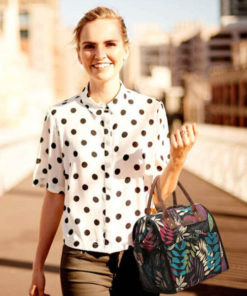femme avec le Sac Isotherme Repas Amazonia