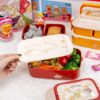 la Lunch Box Rouge Enfants Lapin avec de la nourriture