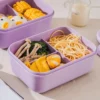 la Boîte à bento 3 grilles avec de la nourriture