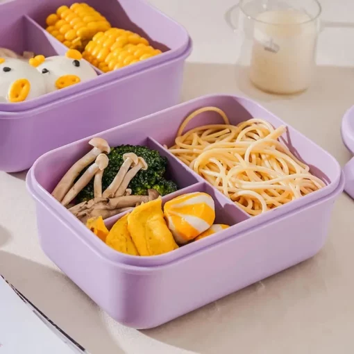 la Boîte à bento 3 grilles avec de la nourriture