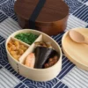 la Boîte Bento avec du riz et du poisson