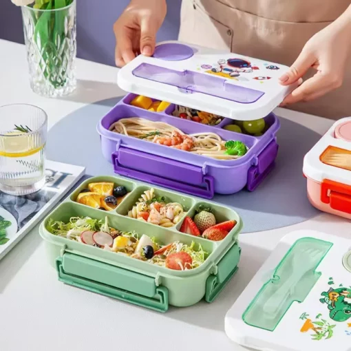 une personne qui utilise la Boîte à Lunch Toon Box